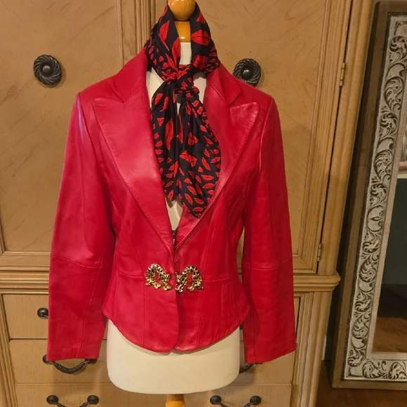 Elegant Red Blazer with Embellished Detail - Picture 8 of 9